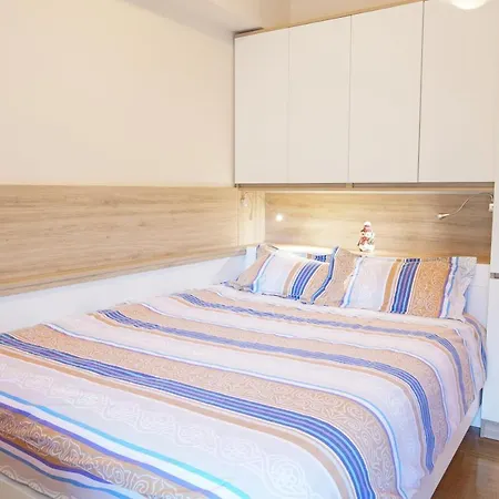 Suncani Apartman Lavanda Apartment *